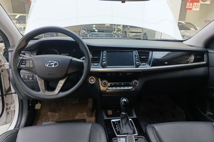Used Hyundai Mistra 2017 1.8L Automatic Smart GLS China V Standard Center Console