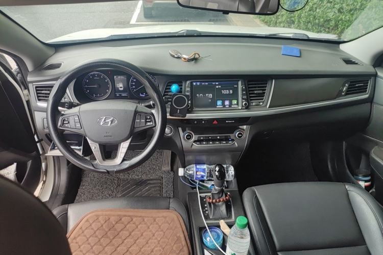 Used Hyundai Mistra 2017 1.8L Automatic Deluxe DLX Model China V Emission Standard Center Console