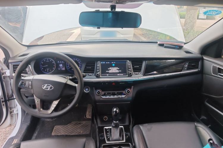 Used Hyundai Mistra 2017 1.8L Automatic Smart GLS China V Standard Center Console