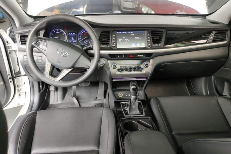 Used Hyundai Mistra 2017 1.8L Automatic Smart GLS China V Standard Center Console