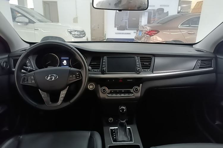 Used Hyundai Mistra 2017 1.8L Automatic Deluxe DLX Model China V Emission Standard Center Console