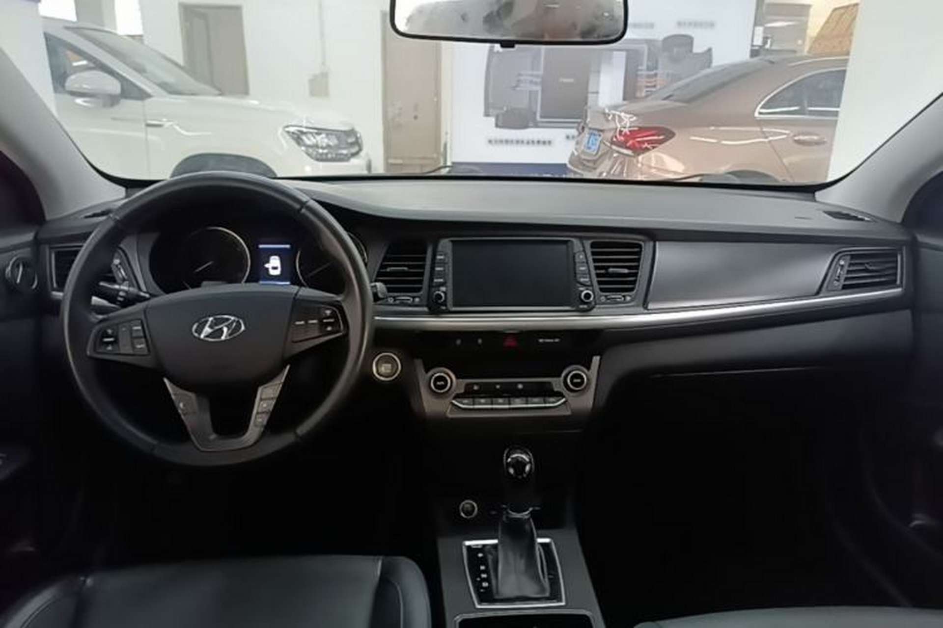Used Hyundai Mistra 2017 1.8L Automatic Deluxe DLX Model China V Emission Standard Center Console