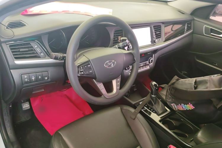 Used Hyundai Mistra 2017 1.8L Automatic Smart GLS China V Standard Center Console