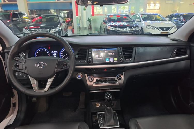 Used Hyundai Mistra 2017 1.8L Automatic Smart GLS China V Standard Center Console