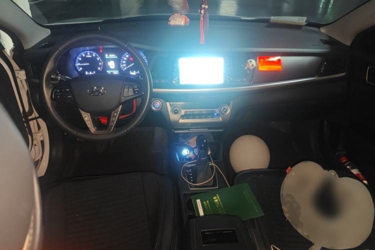 Used Hyundai Mistra 2017 1.8L Automatic Deluxe DLX Model China V Emission Standard Center Console