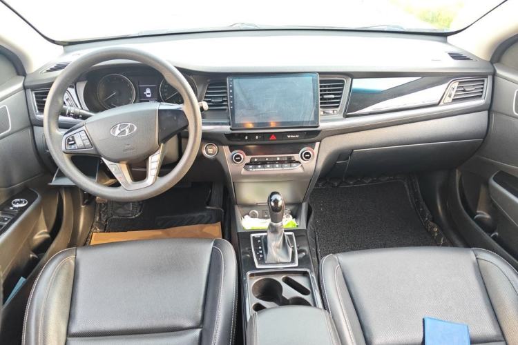 Used Hyundai Mistra 2017 1.6T Automatic Smart GLS China V Standard Center Console