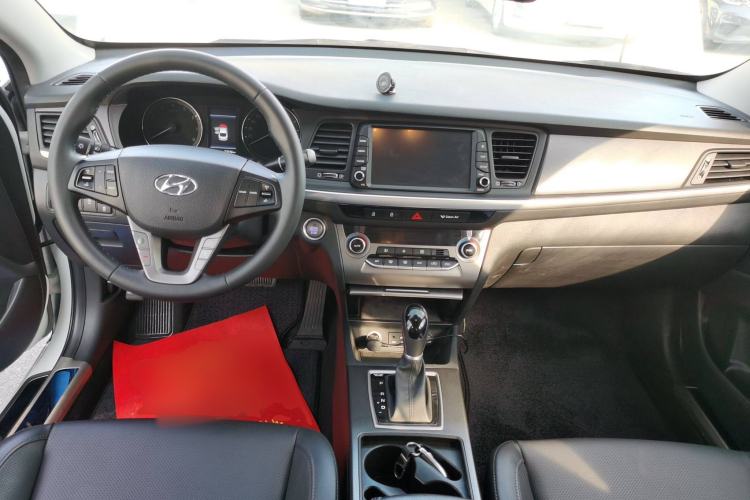 Used Hyundai Mistra 2017 1.8L Automatic Deluxe DLX Model China V Emission Standard Center Console