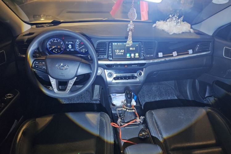 Used Hyundai Mistra 2017 1.6T Automatic Smart GLS China V Standard Center Console