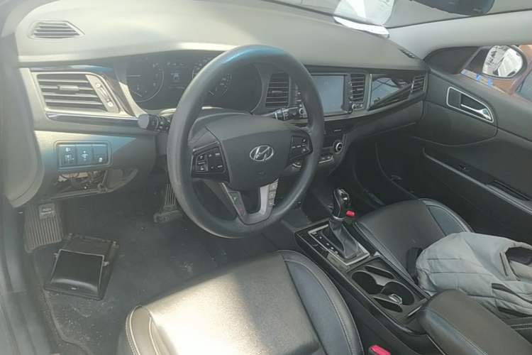 Used Hyundai Mistra 2017 1.6T Automatic Smart GLS China V Standard Center Console