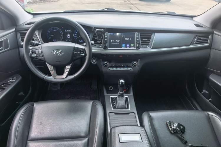 Used Hyundai Mistra 2017 1.8L Automatic Deluxe DLX Model China V Emission Standard Center Console