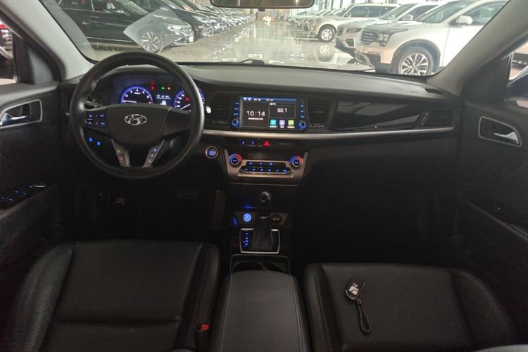 Used Hyundai Mistra 2017 1.8L Automatic Smart GLS China V Standard Center Console