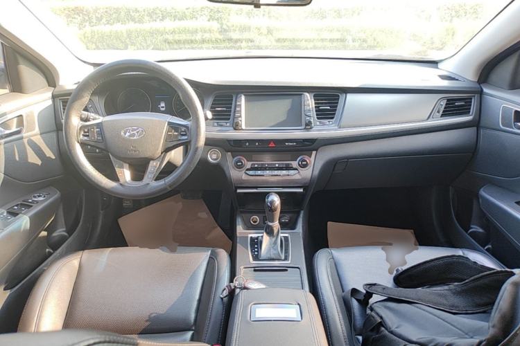 Used Hyundai Mistra 2017 1.8L Automatic Deluxe DLX Model China V Emission Standard Center Console