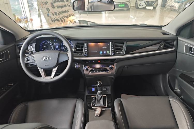 Used Hyundai Mistra 2017 1.6T Automatic Smart GLS China V Standard Center Console