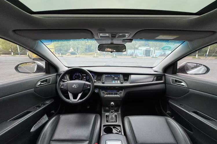 Used Hyundai Mistra 2017 1.8L Automatic Deluxe DLX Model China V Emission Standard Center Console