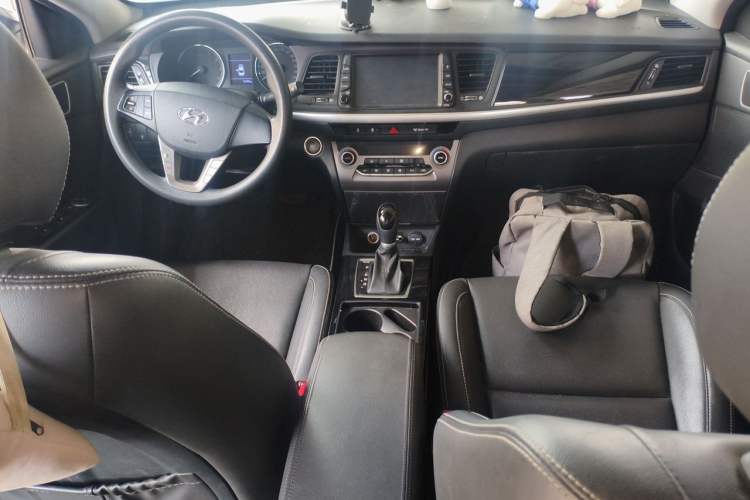 Used Hyundai Mistra 2017 1.6T Automatic Smart GLS China V Standard Center Console