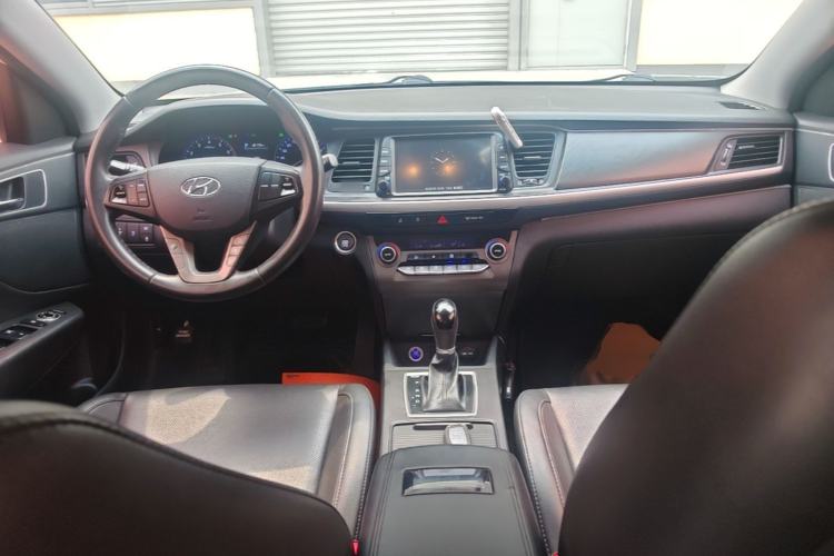 Used Hyundai Mistra 2017 1.8L Automatic Deluxe DLX Model China V Emission Standard Center Console