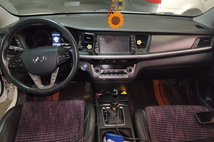 Used Hyundai Mistra 2017 1.8L Automatic Deluxe DLX Model China V Emission Standard Center Console