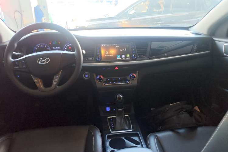 Used Hyundai Mistra 2017 1.6T Automatic Smart GLS China V Standard Center Console