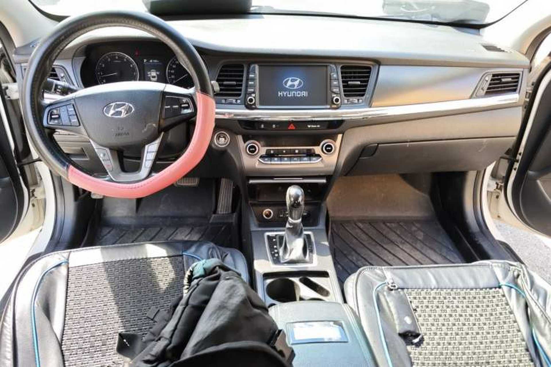 Used Hyundai Mistra 2017 1.8L Automatic Deluxe DLX Model China V Emission Standard Center Console
