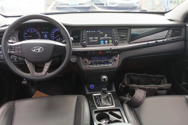 Used Hyundai Mistra 2017 1.8L Automatic Smart GLS China V Standard Center Console
