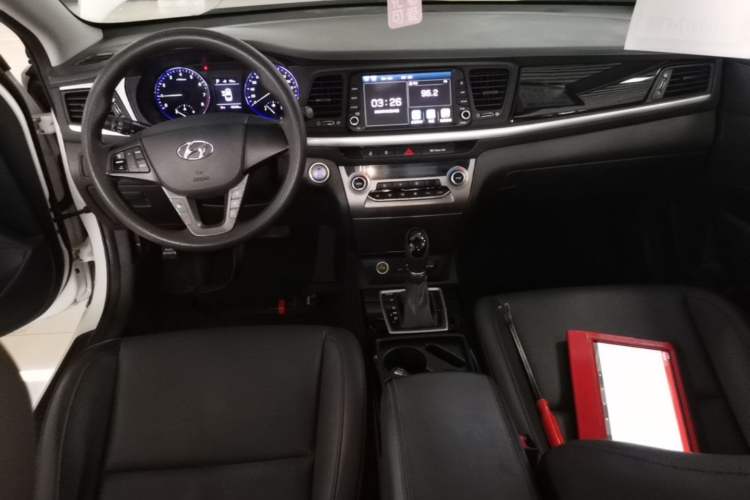 Used Hyundai Mistra 2017 1.8L Automatic Smart GLS China V Standard Center Console