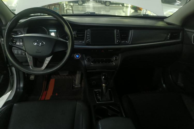 Used Hyundai Mistra 2017 1.8L Automatic Smart GLS China V Standard Center Console