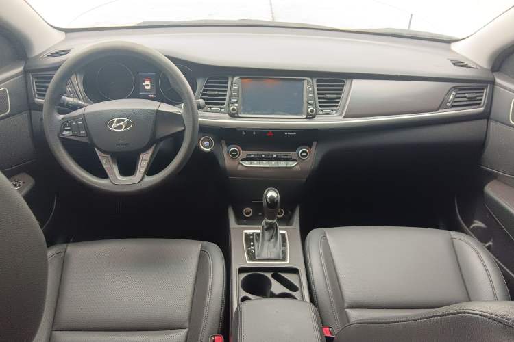Used Hyundai Mistra 2017 1.8L Automatic Smart GLS China V Standard Center Console