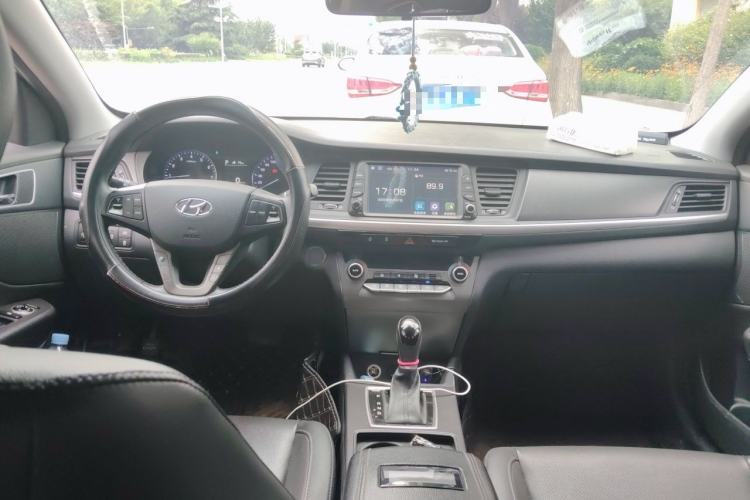 Used Hyundai Mistra 2017 1.8L Automatic Deluxe DLX Model China V Emission Standard Center Console
