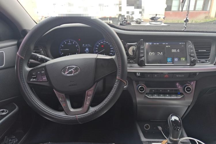 Used Hyundai Mistra 2017 1.8L Automatic Smart GLS China V Standard Center Console