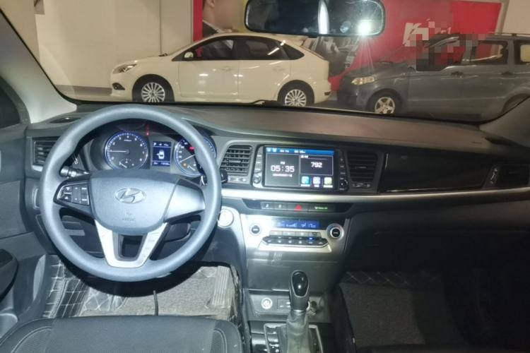Used Hyundai Mistra 2017 1.8L Automatic Smart GLS China V Standard Center Console