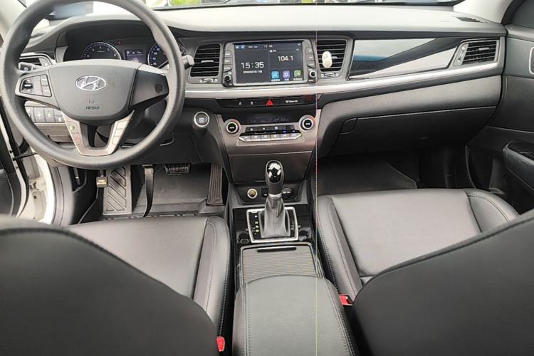 Used Hyundai Mistra 2017 1.8L Automatic Smart GLS China V Standard Center Console