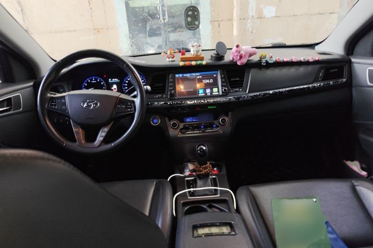 Used Hyundai Mistra 2017 1.8L Automatic Deluxe DLX Model China V Emission Standard Center Console
