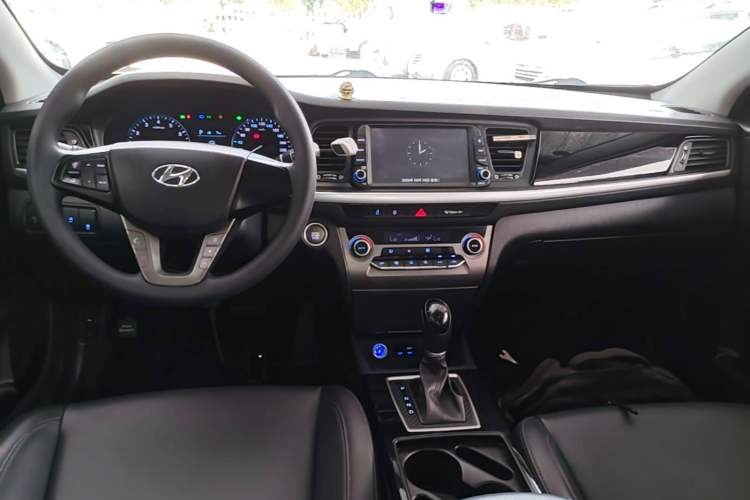Used Hyundai Mistra 2017 1.8L Automatic Smart GLS China V Standard Center Console