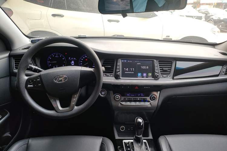Used Hyundai Mistra 2017 1.8L Automatic Smart GLS China V Standard Center Console