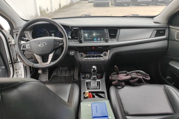 Used Hyundai Mistra 2017 1.8L Automatic Deluxe DLX Model China V Emission Standard Center Console