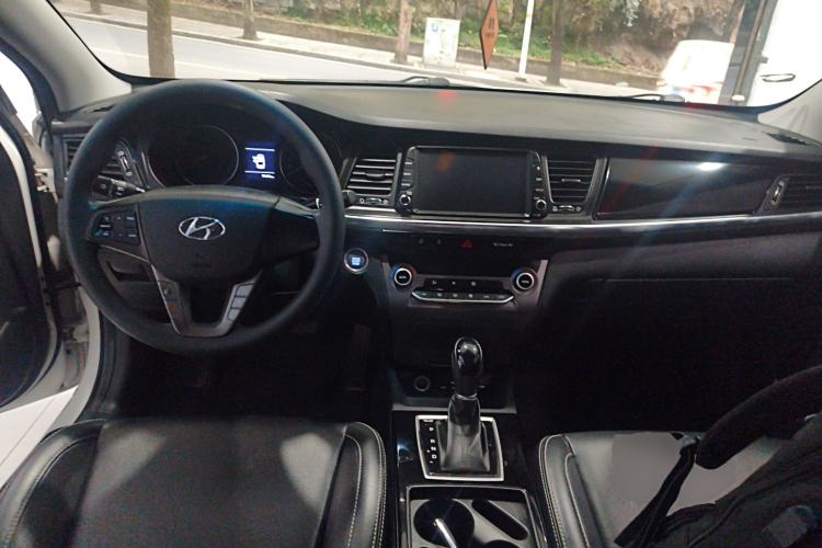 Used Hyundai Mistra 2017 1.6T Automatic Smart GLS China V Standard Center Console