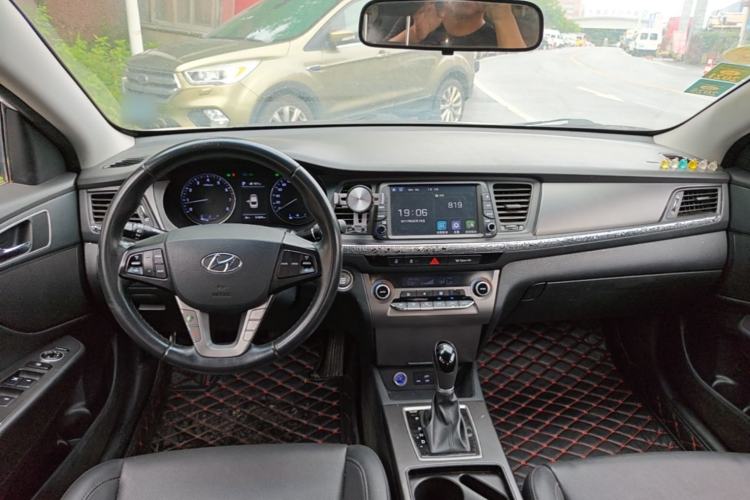 Used Hyundai Mistra 2017 1.8L Automatic Deluxe DLX Model China V Emission Standard Center Console