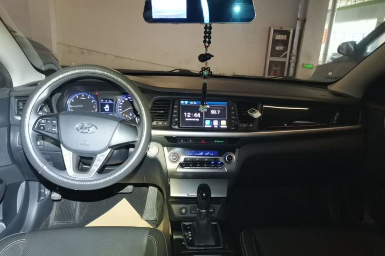 Used Hyundai Mistra 2017 1.6T Automatic Smart GLS China V Standard Center Console