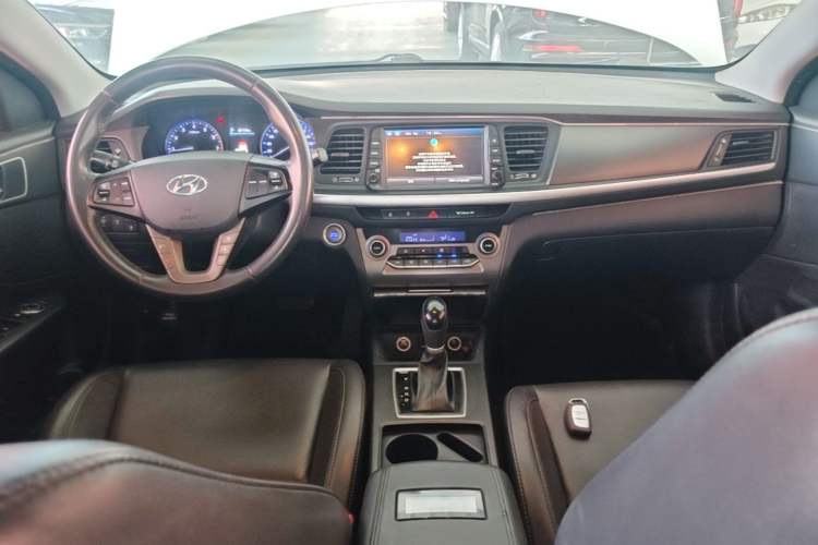 Used Hyundai Mistra 2017 1.8L Automatic Deluxe DLX Model China V Emission Standard Center Console