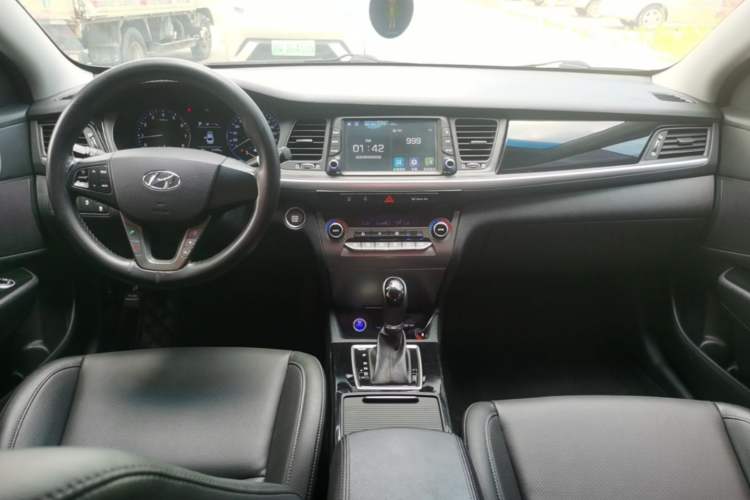 Used Hyundai Mistra 2017 1.8L Automatic Smart GLS China V Standard Center Console