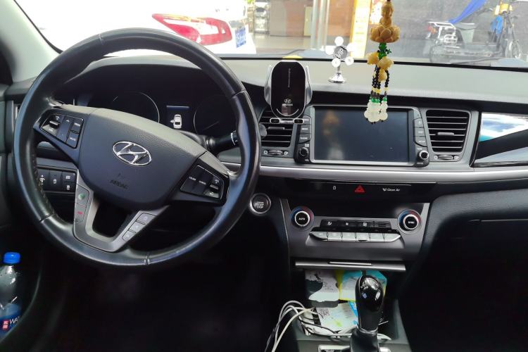 Used Hyundai Mistra 2017 1.8L Automatic Deluxe DLX Model China V Emission Standard Center Console