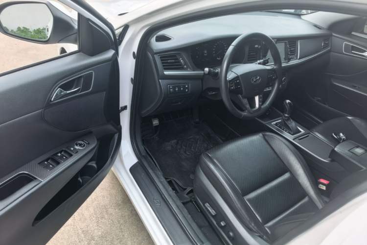 Used Hyundai Mistra 2017 1.8L Automatic Deluxe DLX Model China V Emission Standard Driver Seat