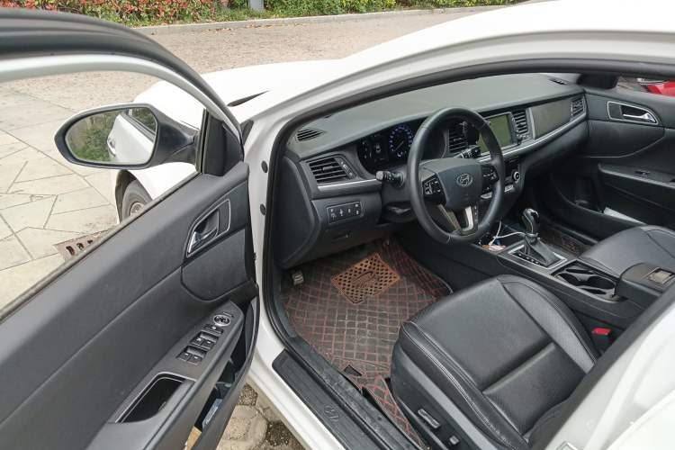 Used Hyundai Mistra 2017 1.8L Automatic Deluxe DLX Model China V Emission Standard Driver Seat