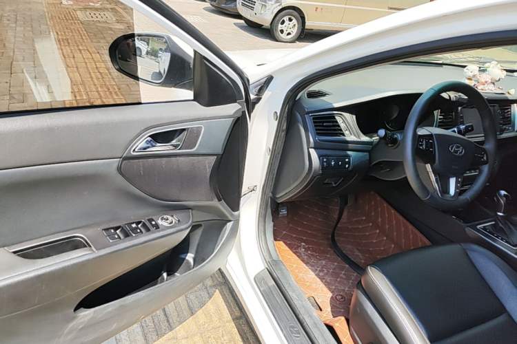 Used Hyundai Mistra 2017 1.8L Automatic Deluxe DLX Model China V Emission Standard Driver Seat