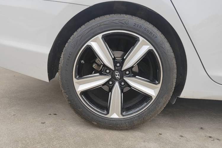 Used Hyundai Mistra 2017 1.8L Automatic Deluxe DLX Model China V Emission Standard Exterior 5