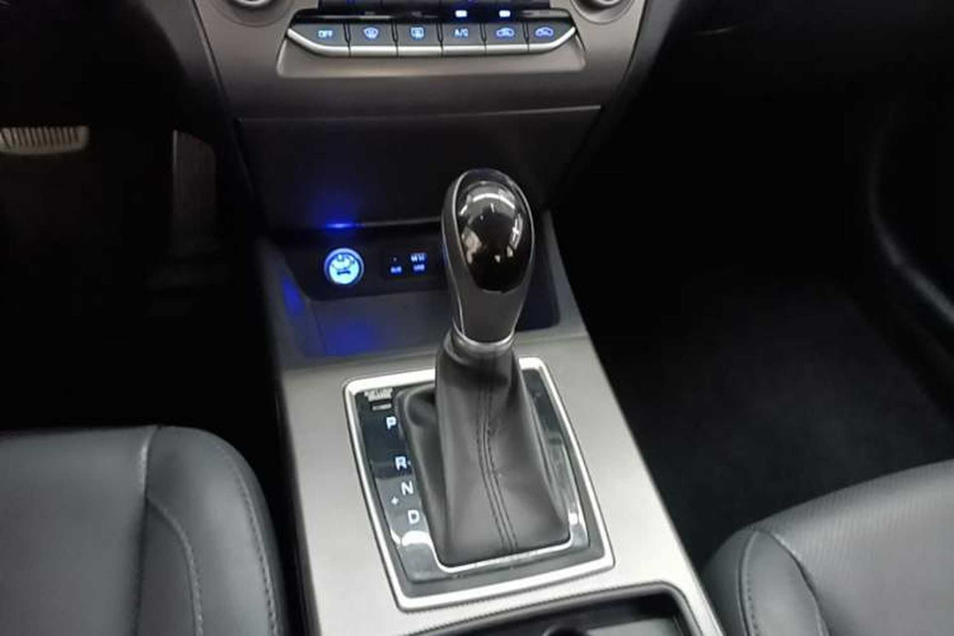 Used Hyundai Mistra 2017 1.8L Automatic Deluxe DLX Model China V Emission Standard Gear Lever
