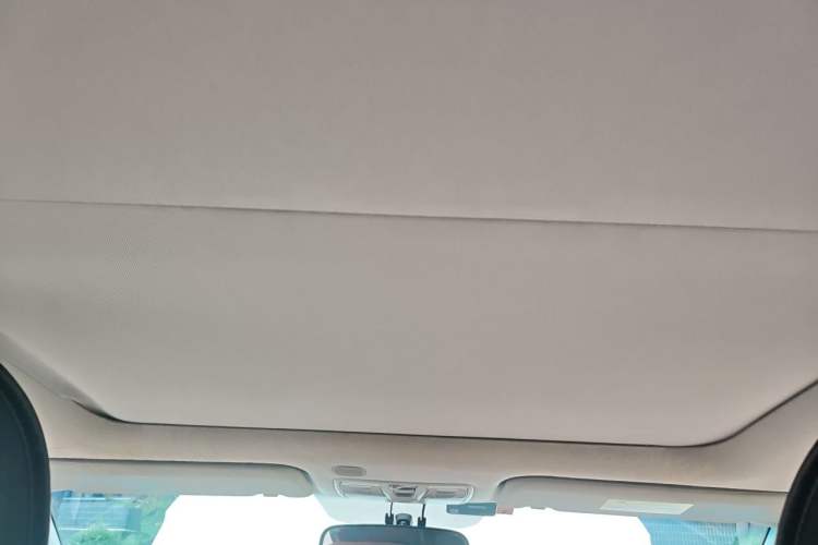 Used Hyundai Mistra 2017 1.8L Automatic Deluxe DLX Model China V Emission Standard Headliner