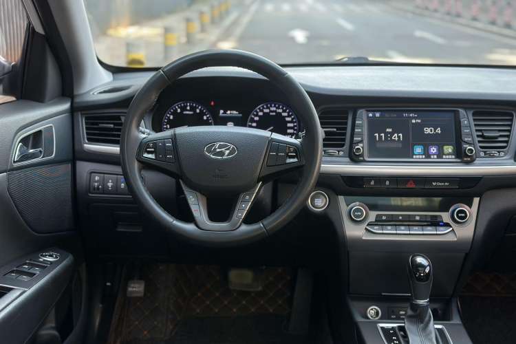 Used Hyundai Mistra 2017 1.8L Automatic Deluxe DLX Model China V Emission Standard Interior 2