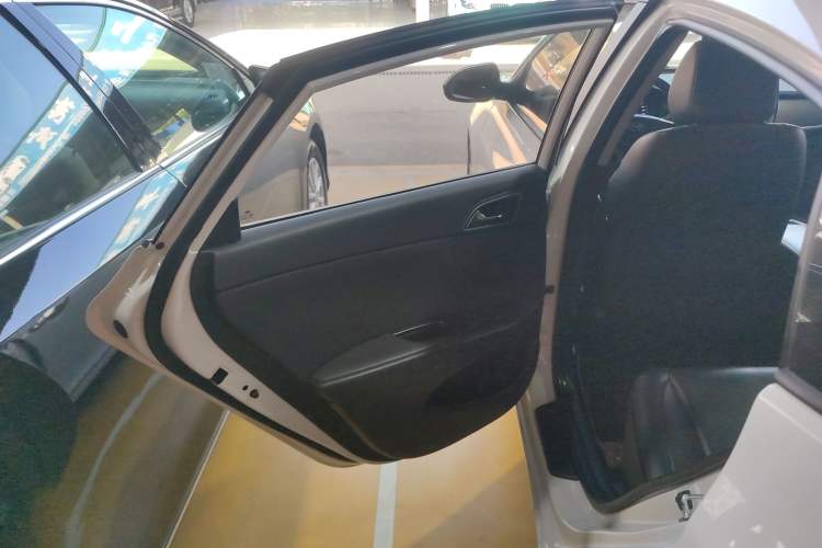 Used Hyundai Mistra 2017 1.8L Automatic Deluxe DLX Model China V Emission Standard Interior 8