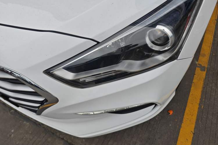 Used Hyundai Mistra 2017 1.8L Automatic Deluxe DLX Model China V Emission Standard Left Front Headlight